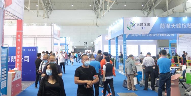 新疆国际教育装备博览会开幕,近千产品惊艳亮相(图3) 新疆国际教育装备博览会开幕,近千产品惊艳亮相(图3)