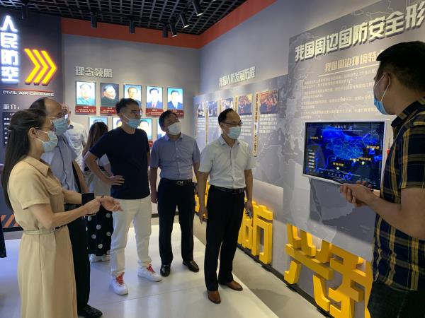 《大国工匠进校园》活动导演组考察宿迁技师学院(图1) 《大国工匠进校园》活动导演组考察宿迁技师学院(图1)