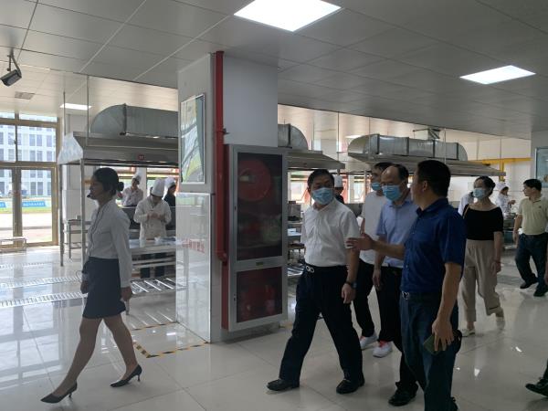 《大国工匠进校园》活动导演组考察宿迁技师学院(图2) 《大国工匠进校园》活动导演组考察宿迁技师学院(图2)