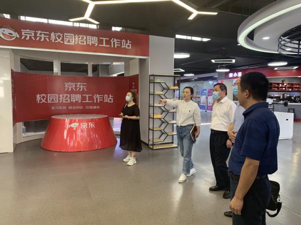 《大国工匠进校园》活动导演组考察宿迁技师学院(图3) 《大国工匠进校园》活动导演组考察宿迁技师学院(图3)