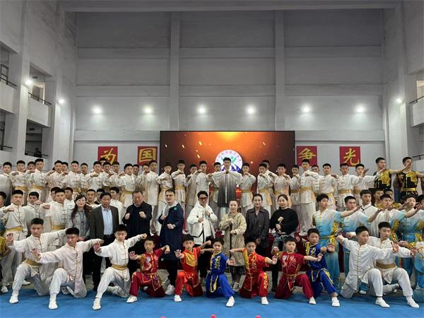 《大国工匠进校园》导演组考察郑州活动场地(图2)